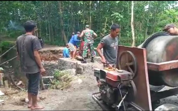 Kerja bakti bersama warga binaan
