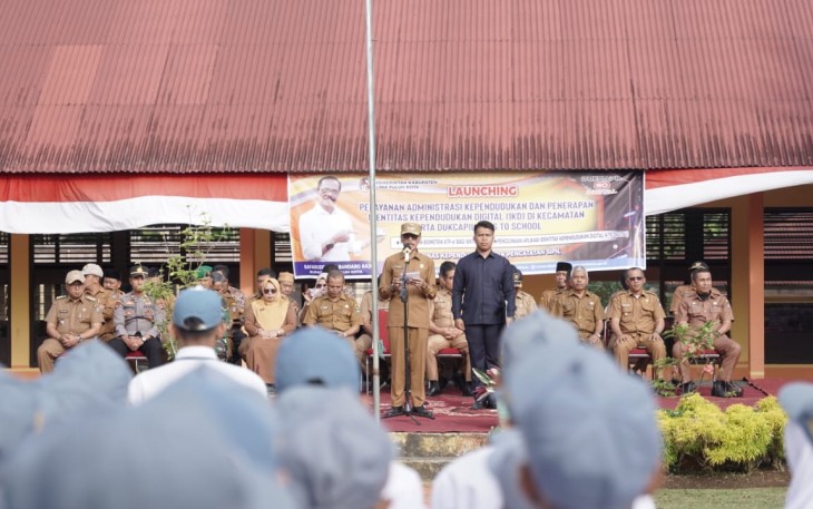 Pemkab Limapuluh Kota menyelenggarakan Disdukcapil Goes to School di SMA Negeri 1 Situjuah Limo  Nagari.