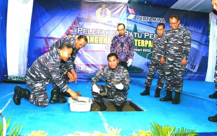 Kasal Laksamana TNI Muhammad Ali saat peletakan batu pertama pembangunan SPBT 