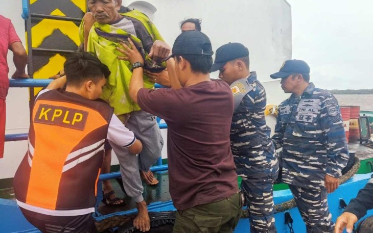Evakuasi ABK Kapal Tenggelam 