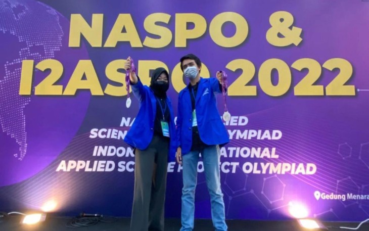 Dodi Irawan dan Olivia mendapatkan medali perak di ajang kompetisi Indonesia Indonesia International Applied Science Project Olympiad (I2ASPO) yang dilaksanakan di Departemen Aktuaria, Fakultas Sains dan Analisis Data, Institut Teknologi Sepuluh Nopember.