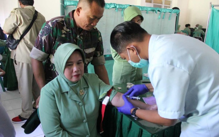 Pemeriksaan kesehatan warga Menarmed 2 Kostrad 