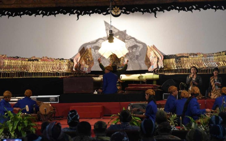 Wayangan di halaman rumah Panglima TNI