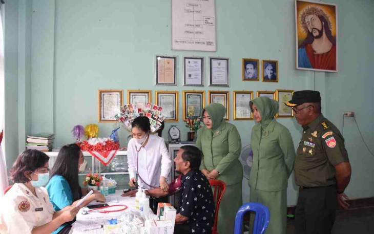Persit KCK Koorcab Rem 073 adakan bakti sosial 