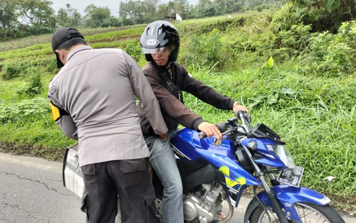 Antisipasi Kejahatan Dijalan, Polsek Sindang Kelingi Gelar Razia Senpi Dan Sajam