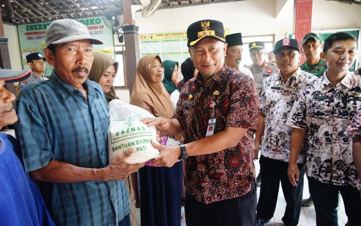 Penyaluran bantuan pascabanjir di Pati