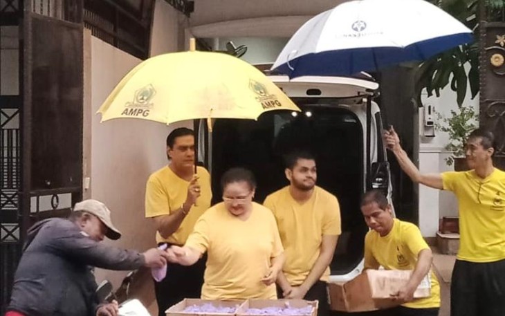 Berbagi takjil gratis bulan ramadhan 