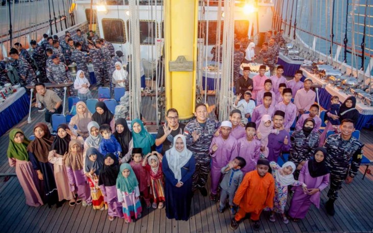 Doa bersama di KRI Dewa Suci