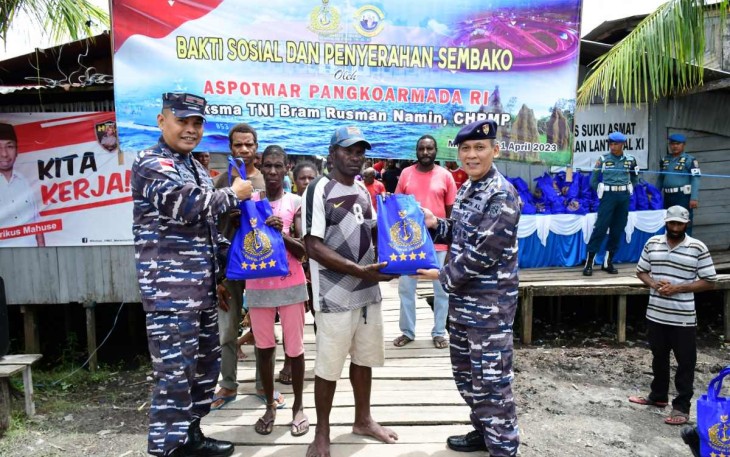 Bantuan sembako di kampung bahari Nusantara lampu satu