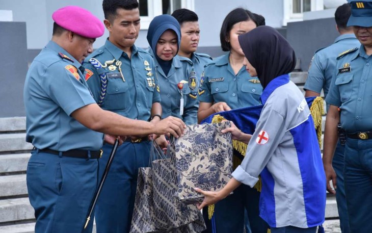 Bingkisan lebaran AAL