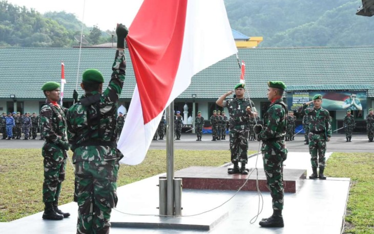 Upacara bendera di Korem 023/KS