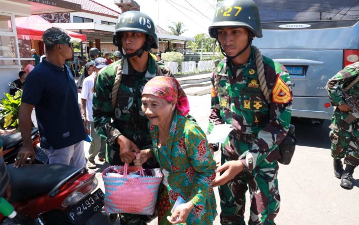 Taruna AAL saat baksos