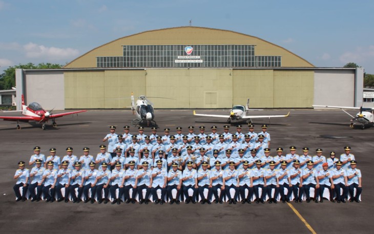 Wingday Sekbang TNI AU A-102 dan Sekbang PTTA A-5 di Lanud Adi Sucipto Yogyakarta, Selasa (2/5)