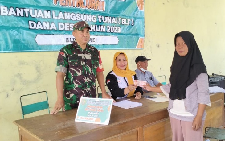 Penyaluran BLT DD warga kurang mampu di wilayah desa binaan 