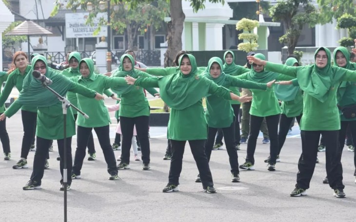 Olahraga bersama Persit KCK Koorcab Rem 081 
