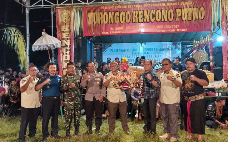 Acara Kesenian Jaranan Jadi Alat Sosialisasi Aturan Percukaian oleh Satpol PP Pemkab Blitar ke Warga Sidodadi Garum