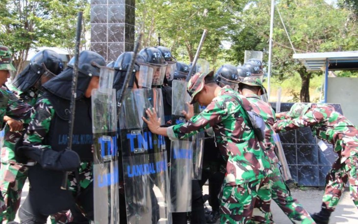 Latihan PHH prajurit Lanudal Kupang