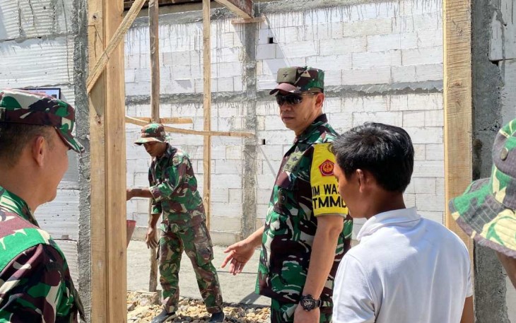 Irben Itjenad Brigjen TNI Kokom saat meninjau TMMD Kodim 0810/Nganjuk 