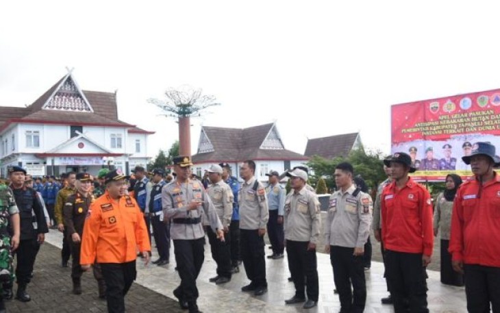 Kapolres Tapsel saat Ikuti Apel Gelar Pasukan Antisipasi Karhutla