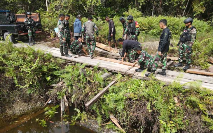 Perbaikan jembatan di Distrik Dekay