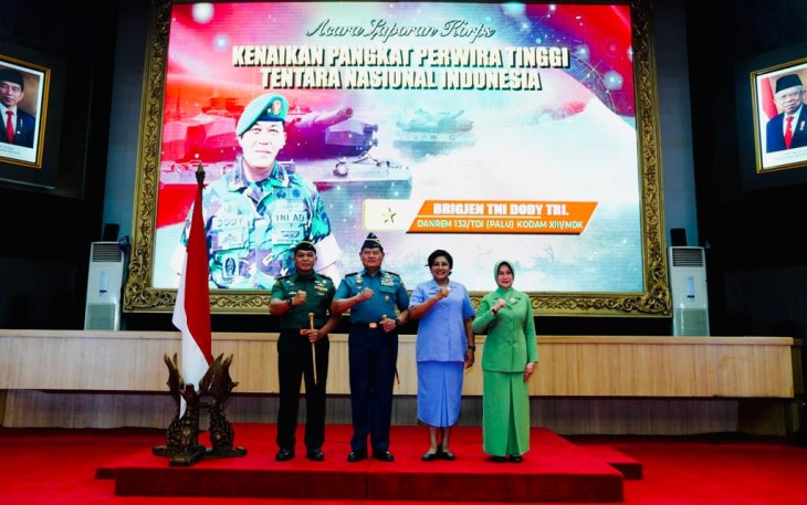 Brigjen TNI Dody Triwinarto foto bersama Panglima TNI Laksamana Yudo Margono 