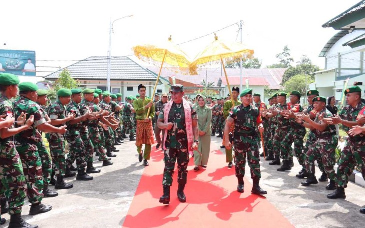 Pangdam XII/Tpr Mayjen TNI Iwan Setiawan Kunjungi Kodim Sambas
