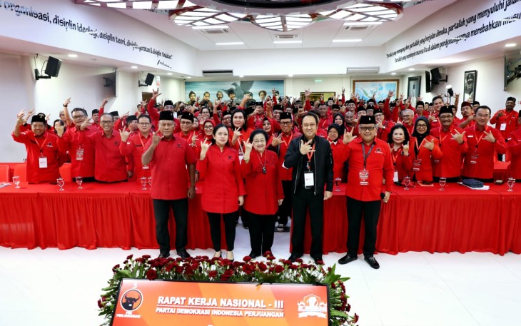 Salam metal tutup rakernas PDIP 