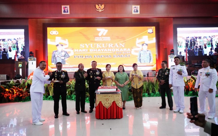 Pangdam Kasuari Mayjen TNI Gabriel Lema saat HUT Bhayangkara ke 77, Sabtu (1/7)