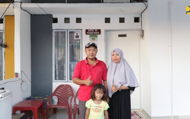 Fathir Usman penerima bantuan PSU rumah bersubsidi di SP Lan Marina Kota Batam, Minggu (2/7)