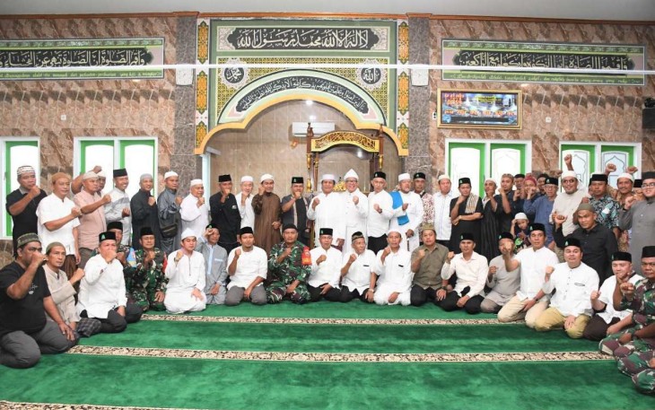 Pangdam I/BB Mayjen TNI Achmad Daniel Chardin saat safari subuh Arafah di masjid Taufiq, Medan, Minggu (2/7)