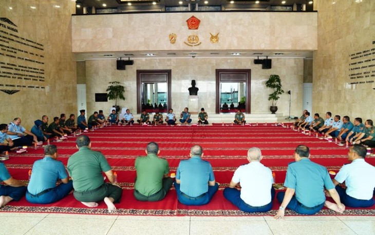 TNI Gelar Doa Bersama Lintas Agama Untuk Keselamatan Bangsa dan Negara TNI Gelar Doa Bersama Lintas Agama Untuk Keselamatan Bangsa dan Negara 