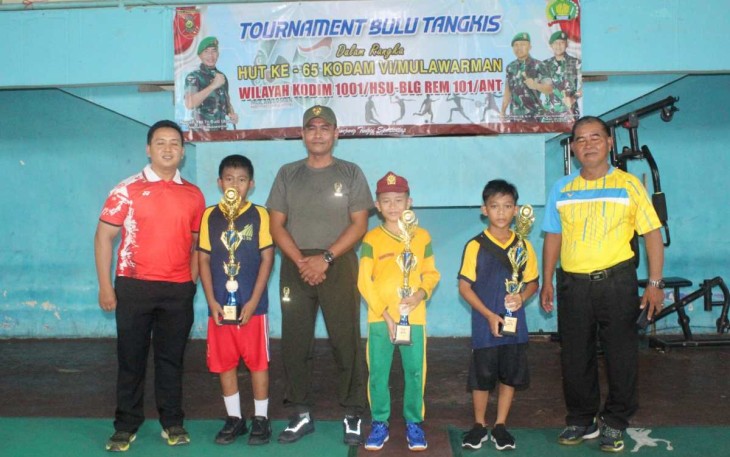 Turnamen bulutangkis HUT Ke-65 Kodam VI Mulawarman 
