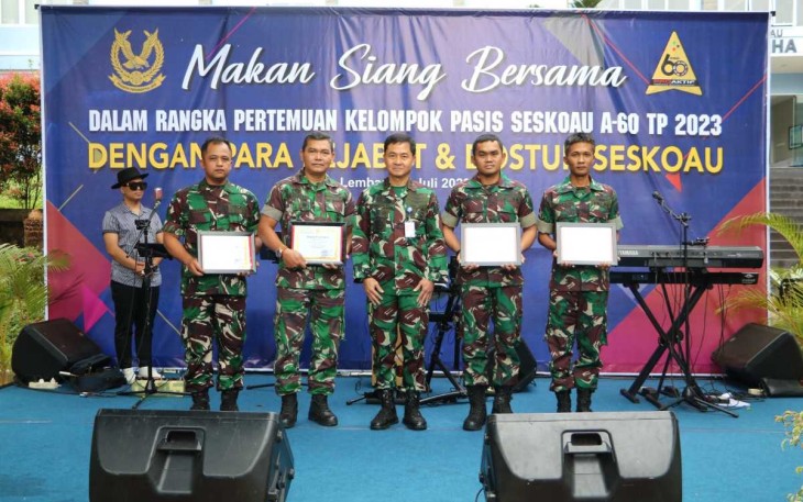 Pertemuan kelompok Pasis Seskoau A-60, Bandung, Jum'at (7/7)