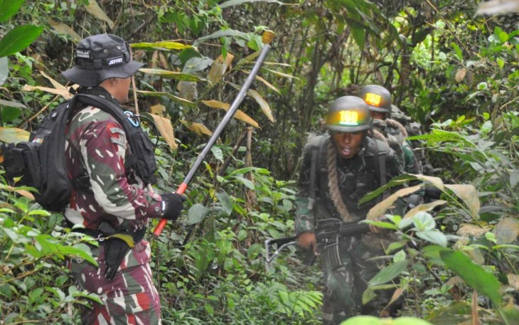 Tradisi Lintas Batas gurung siswa pendidikan Komando, Cilacap, Jum'at (8/7)
