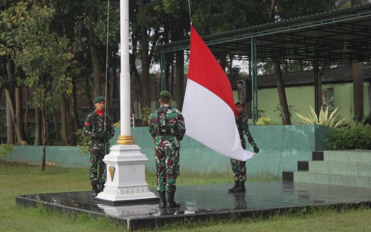 Upacara bendera prajurit Menarmed 2 Kostrad, Senin (10/7)