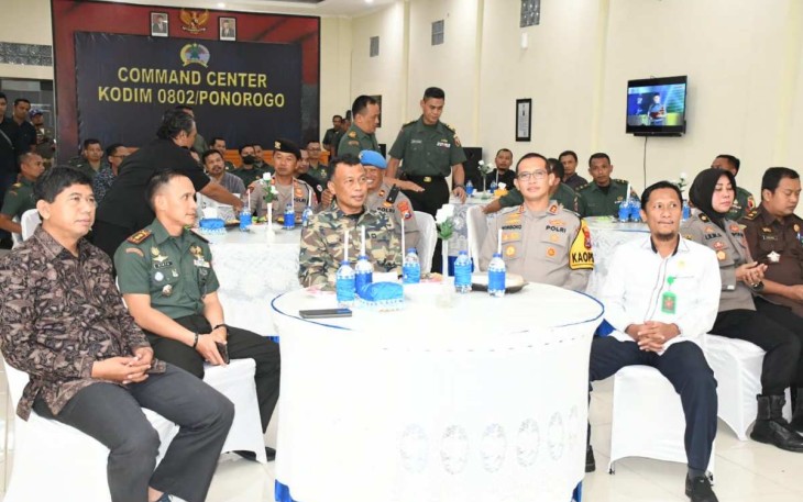 Dandim 0802/Ponorogo Letkol Inf Hirta Juni Adriansyah saat nobar Kasad Award 2023, Senin (10/7)