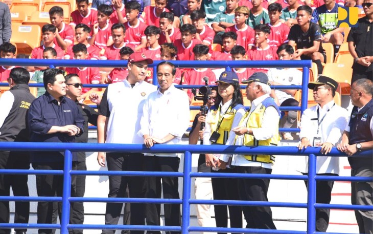 Presiden Joko Widodo saat meresmikan stadion Si Jalak Harupat Bandung, Rabu (12/7)