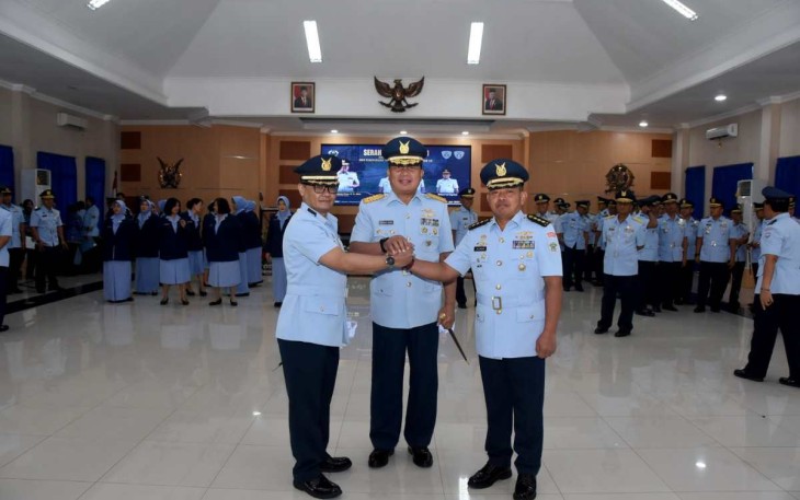 Dankoharmatau Marsda TNI Bambang Triono foto bersama usai sertijab, Rabu (12/7)