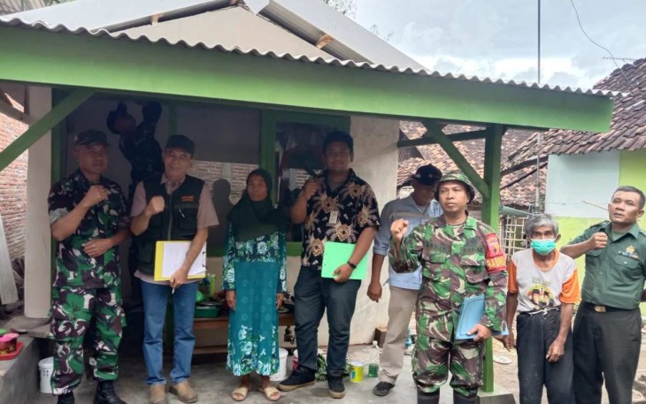 Tim Waslak Rutilahu saat pengecekan rumah warga 