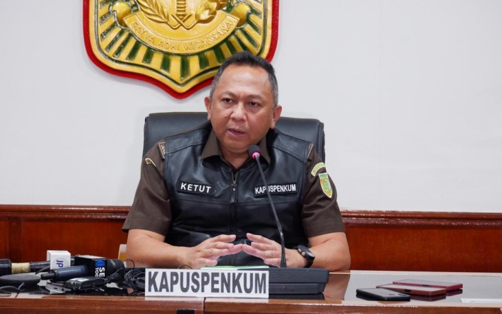Kapuspenkum Ketut Sumedena saat memberikan keterangan pers 