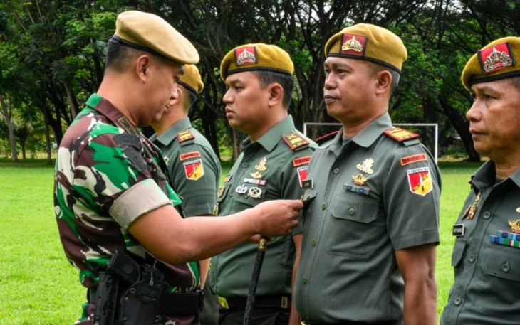 Danyonarmed 19/105 Trk Bogani Letkol Arm Edi Yulian Budiargo saat sertijab, Selasa (18/7)