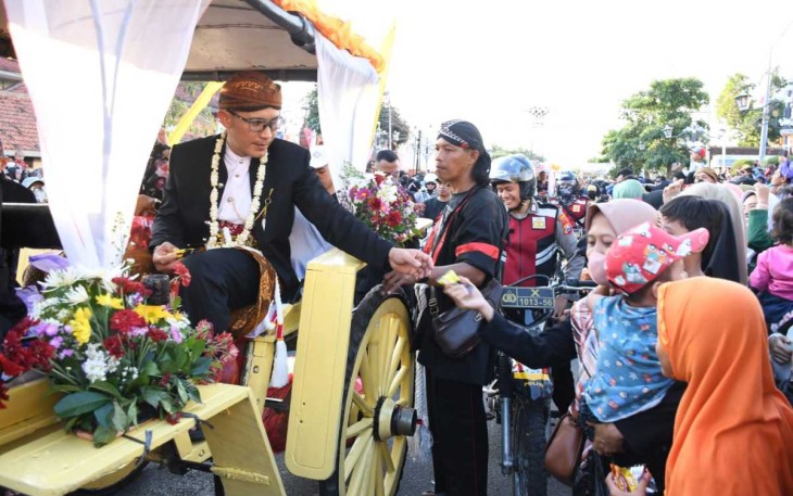 Dandim 0802/Ponorogo Letkol Inf Hirta Juni Adriansyah saat mengikuti kirab pusaka, Rabu (19/7)