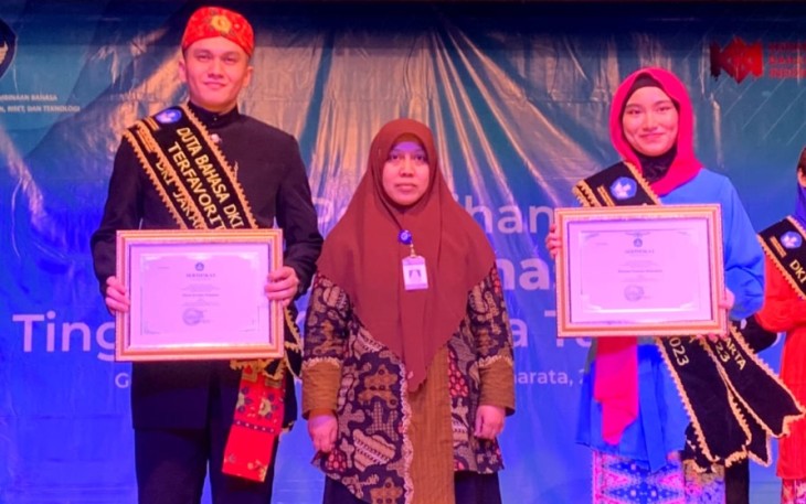 Foto bersama Owen, bersama rekannya dalam menerima penghargaan sebagai Duta Favorit DKI Jakarta tahun 2023