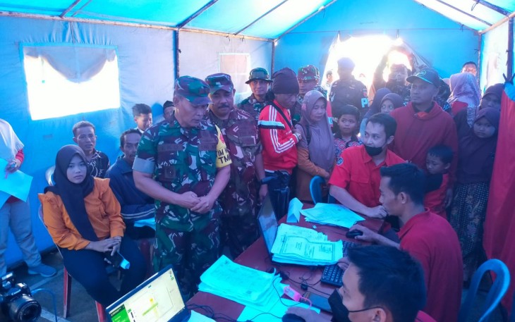 Brigjen TNI Eko Astono Kalimantoro saat meninjau kegiatan TMMD ke 117 Kodim 0801/Pacitan, Kamis (27/7)