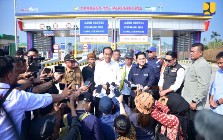 Presiden Joko Widodo saat memberikan keterangan pers usai meresmikan ruas tol Cigombong -Cibadak, Jum'at (4/8)