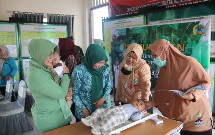 Sosialisasi Posbindu, KB Kes dan Stunting di Lokasi TMMD Kodim Madiun, Sabtu (5/8)