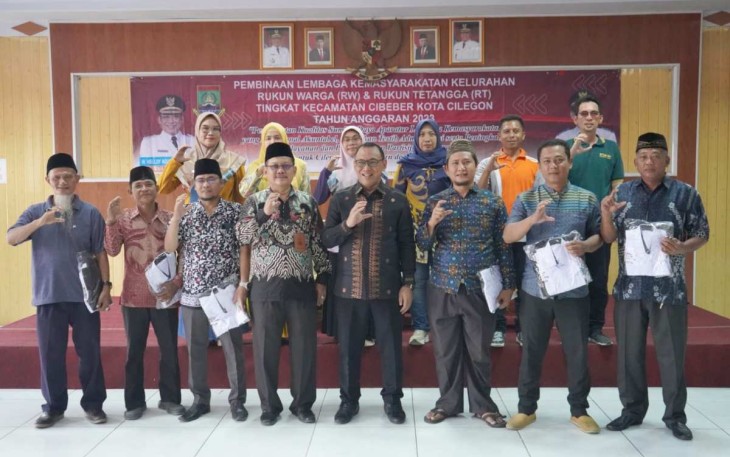 Wali Kota Cilegon Helldy Agustian saat mensosialisasikan program Pemkot di aula Kecamatan Cibeber, Jum'at (4/8)