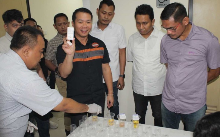Tes urine anggota secara mendadak Satres narkoba Polres Metro Jakbar, Rabu (9/8)