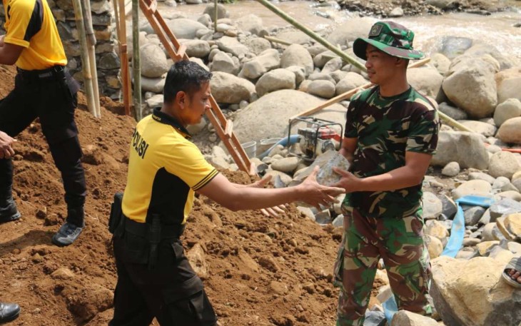 Kompak TNI-Polri sukseskan TMMD Kodim 0803/Madiun, Rabu (9/8)