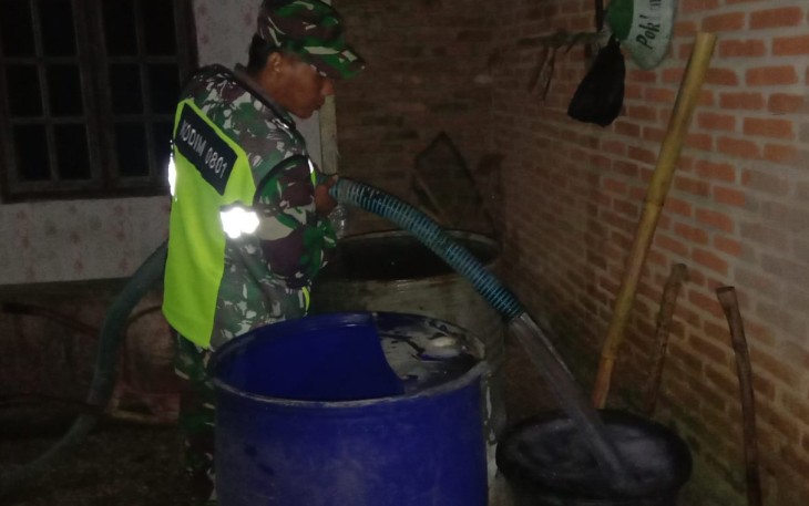 Serda Faizal distribusikan bantuan air bersih di wilayah binaan, Rabu (9/8)